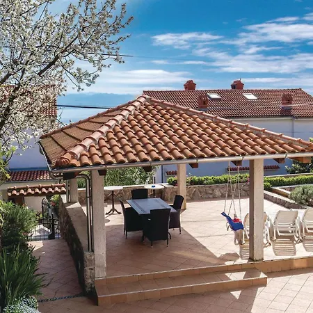 2 Bedroom Beautiful In Lejlighed Lovran