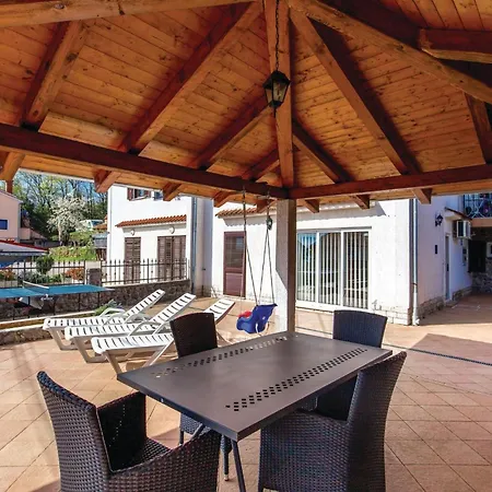 Gorgeous Apartment In Lovran With Jacuzzi Lovran