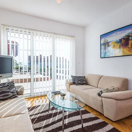 Gorgeous Apartment In Lovran With Jacuzzi Lovran