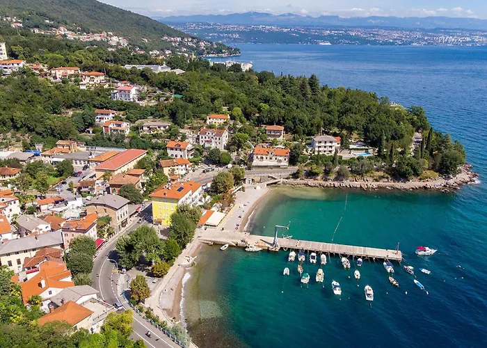 2 Bedroom Beautiful Apartment In Lovran *