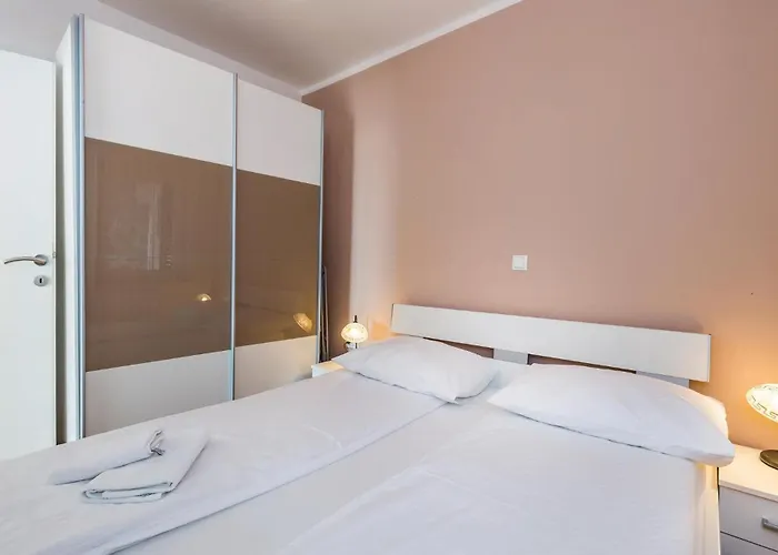 2 Bedroom Beautiful Apartment In Lovran *